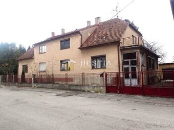 REZERVOVANÉ INVESTIČNÁ PRÍLEŽITOSŤ - 2 rodinné domy s veľkým