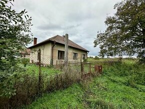 REZERVOVANÉ - rodinný dom na polosamote s veľkým pozemkom