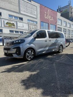 Prenajom 8 miestne auto