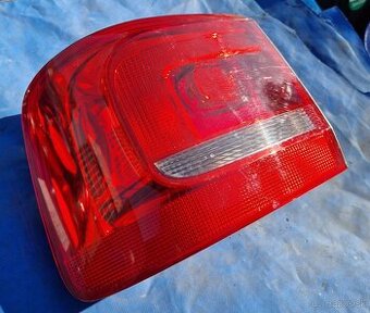 Ľavé zadné koncové svetlo VW TOURAN (1T3) [05/10-09/16]