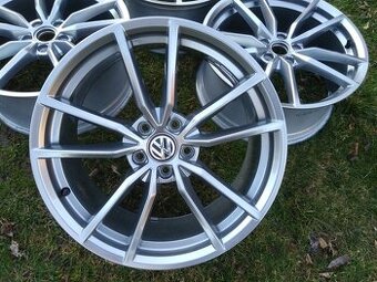 Kované disky Volkswagen R19 Golf 7 R pretoria