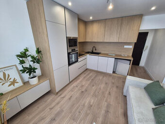 Na predaj 2 izbový tehlový byt na Vajanského ulici v Nitre