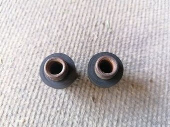 Silentbloky nádrže na CZ 175/ 487