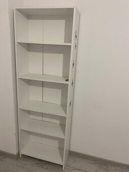 Poličky / regál biely