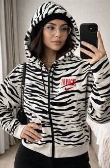 ŠTÝLOVÁ MIKINA značky NIKE, PC 80 EUR