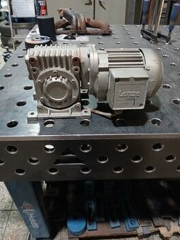 Elektromotor s prevodovkou