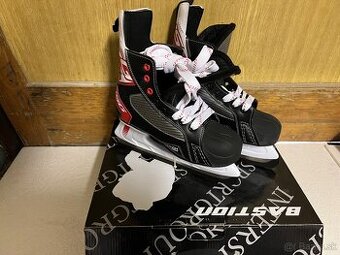Korčule hokejove č.37 Bastion Red čierno červene