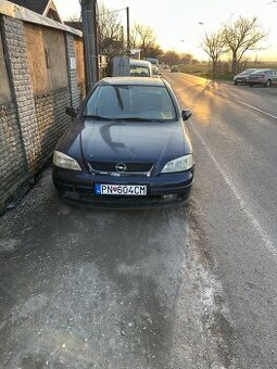 Opel astra benzín