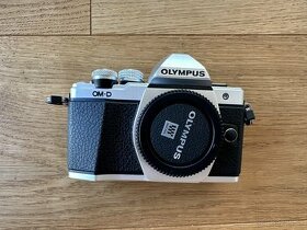 fotoaparát Olympus E-M 10 Mark II