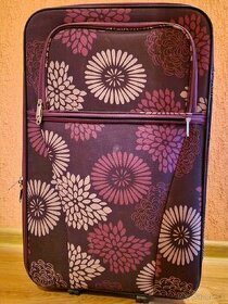 Látkový fialový cestovný kufor