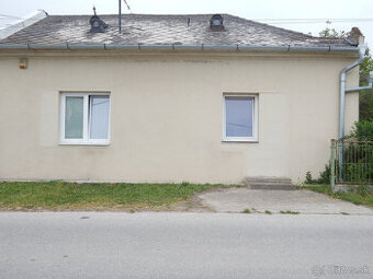 Na predaj 4 izbový tehlový dom vo Veľkých Kosihách .