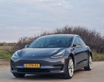 Tesla model 3 sr+