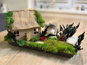 Machová dekorácia miniatúrny domček.