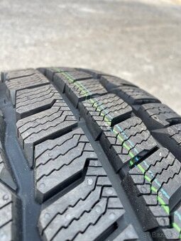 Nové Zimné Kumho Portran CW51 215/65 R16 C 109R