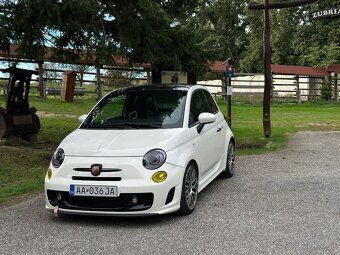Abarth 500 1,4 TURBO, Xenon, Carplay, PANO, AAC, Perleť