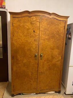 Skriňa z čerešňového dreva starožitná