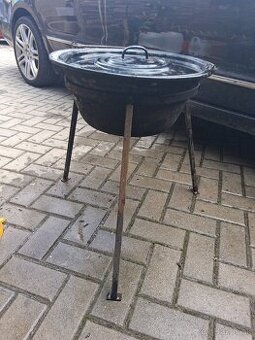 Predam 10litrovy kotlík na guláš kotlík nohy pokrievka