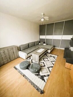 Zariadený 2. izbový byt v Rohožníku na prenájom.