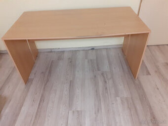 stôl do kancelárie