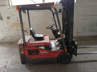 Vysokozdvižný vozík VZV