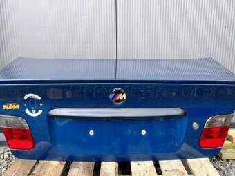 Predám kufor na bmw e46 sedan modrý.