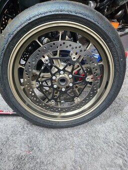 Aprilia RSV4 predné koleso