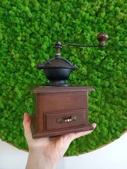 Mlynček, melie slabo, iba na dekoráciu