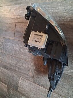 Predam xenon svetlo opel insignia