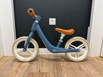 Odrážadlo Kinderkraft Fly Plus + košík a zvonček