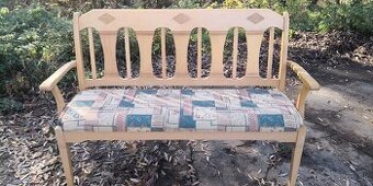 Masivní dřevěná lavice