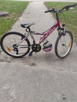 CTM Willy 2.0, dievčenský bicykel s prilbou