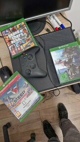 Xbox One 500GB + joypad + hry