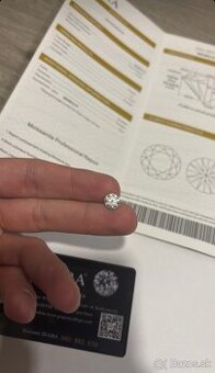 Luxusný moissanit 2ct (8mm) VVS1 s certifikátom – brilantný