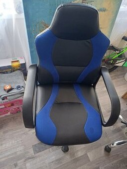 Stolička k počítaču