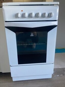 Indesit elektrický sporák