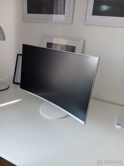 Monitor Samsung zakrivený