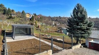 Výnimočná rekreačná chata s pozemkom 374m2 v Novom Meste n/V