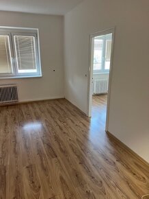 Predaj 3izb byt s balkónom 95m2 Centrum Levice - 1