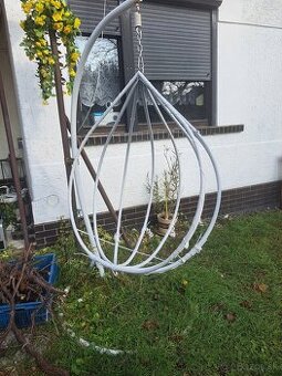 Konštrukcia na závesné terasové kreslo / vajíčko / sedenie