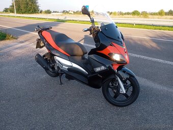 Aprilia SR MAX 300