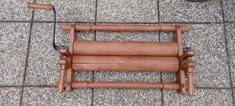 Starý drevený mangel