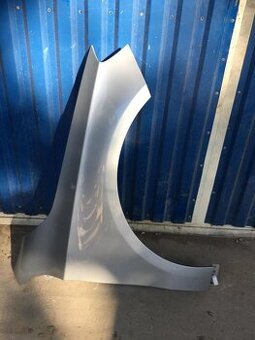 MB A-KLASA W176 2012-16 PRAVÝ PREDNÝ BLATNIK