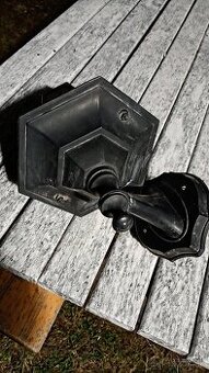 Zahradna lampa kovova