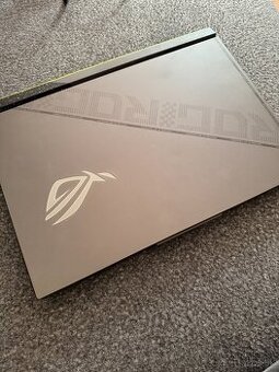Asus ROG Strix G16 (model G614J)