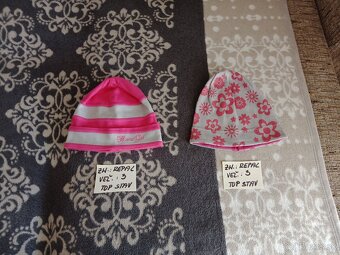 prechodné  čiapky pre dvojičky dievčatá/jednotlivo