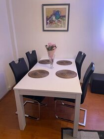 Jedálenský stôl z masívu
