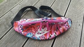 Ľadvinka Nike Hip Pack Waist Bag Wanita Pink Floral