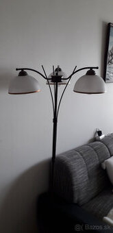 Stojaca lampa