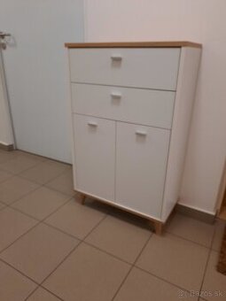 Skrinka do chodby