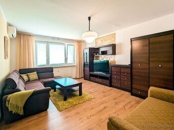 Väčší kompletne zariadený 3i byt v tichej štvrti s loggiou